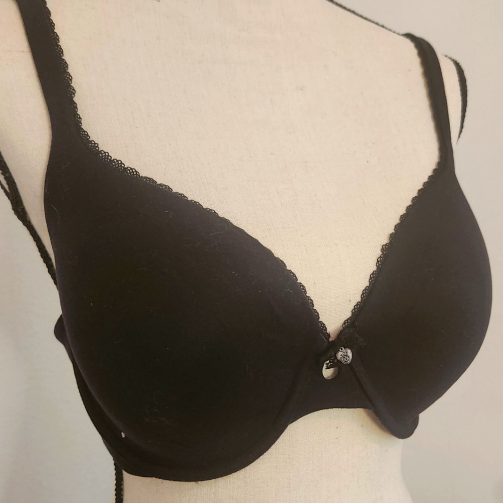 Victoria's Secret Body by Victoria. Lined. Perfect coverage bra. Black.  34DD.